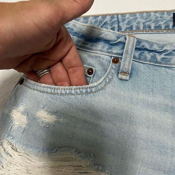 Abercrombie & Fitch Ames Low Rise Boyfriend Jean Shorts Distressed Denim Size 4 - Picture 8 of 14